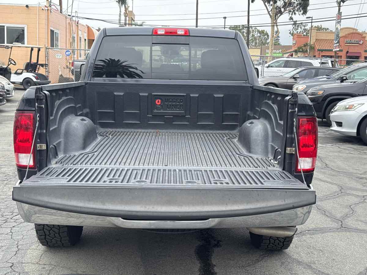 2017 Ram 1500 SLT photo 7