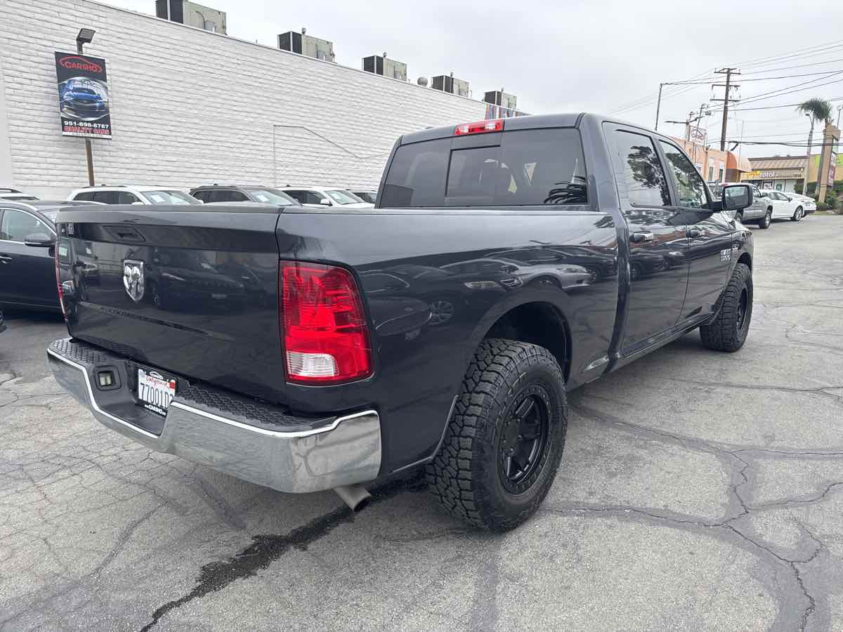 2017 Ram 1500 SLT photo 8