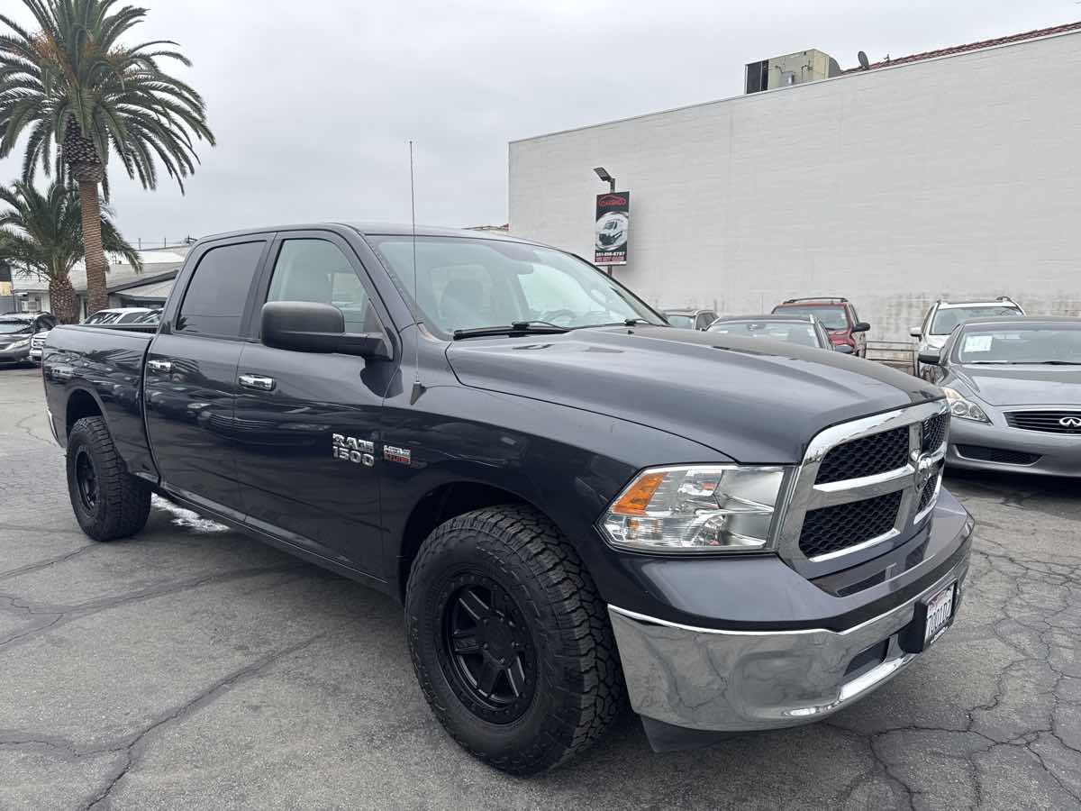 2017 Ram 1500 SLT photo 10