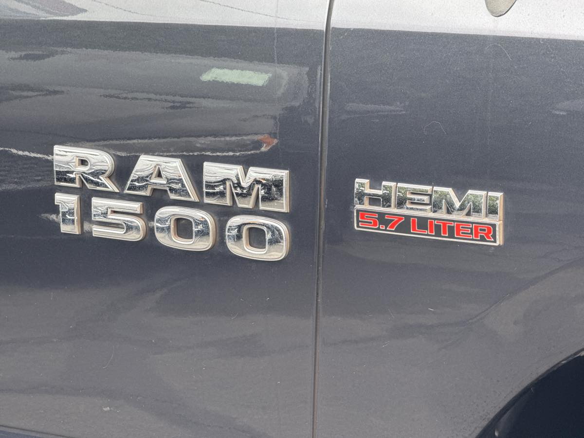 2017 Ram 1500 SLT photo 11