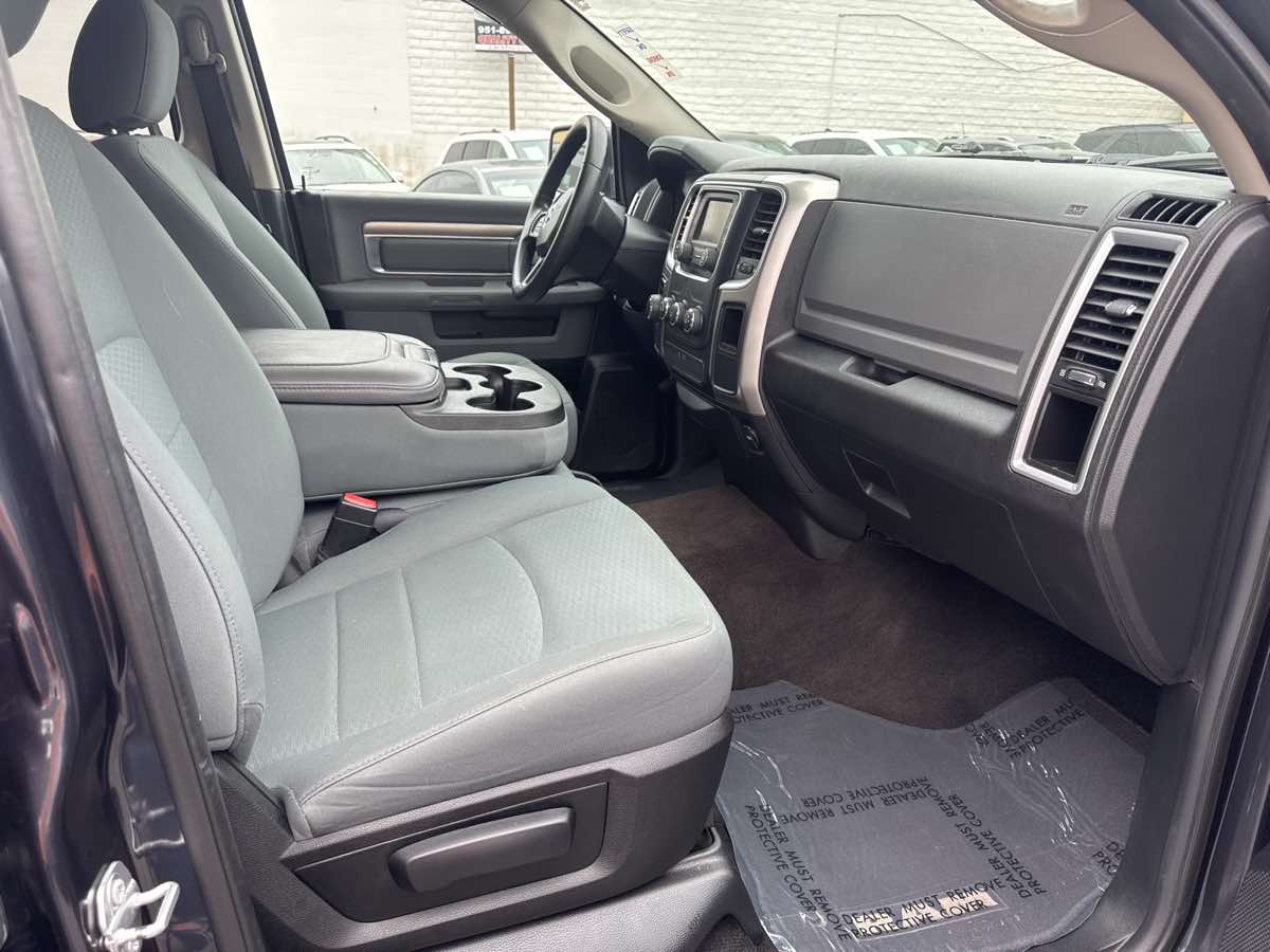 2017 Ram 1500 SLT photo 12