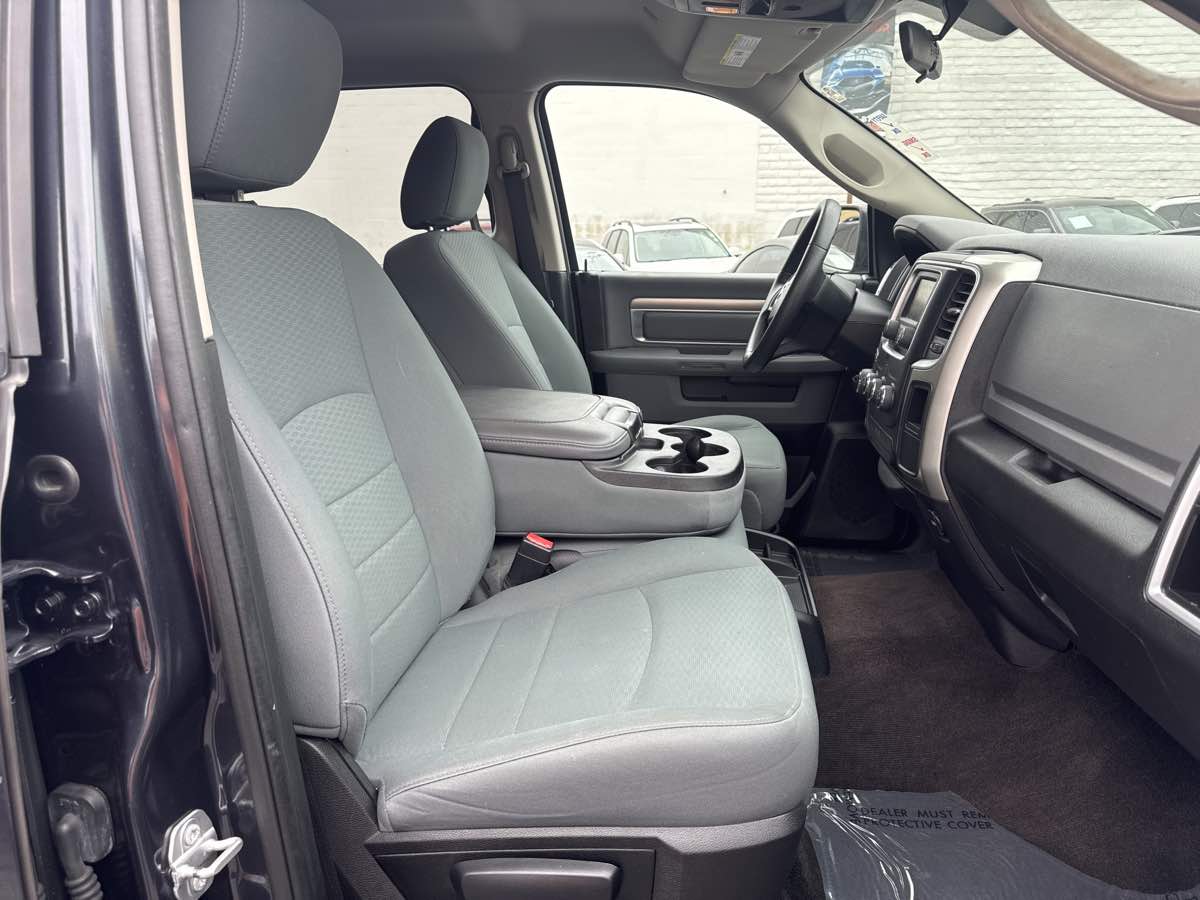2017 Ram 1500 SLT photo 13