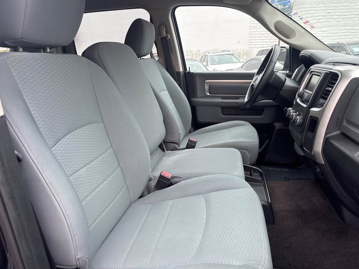 2017 Ram 1500 SLT photo 14