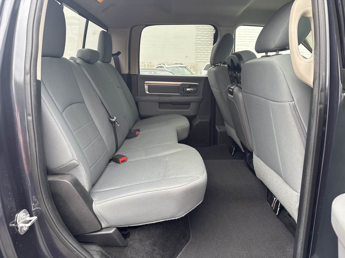 2017 Ram 1500 SLT photo 15