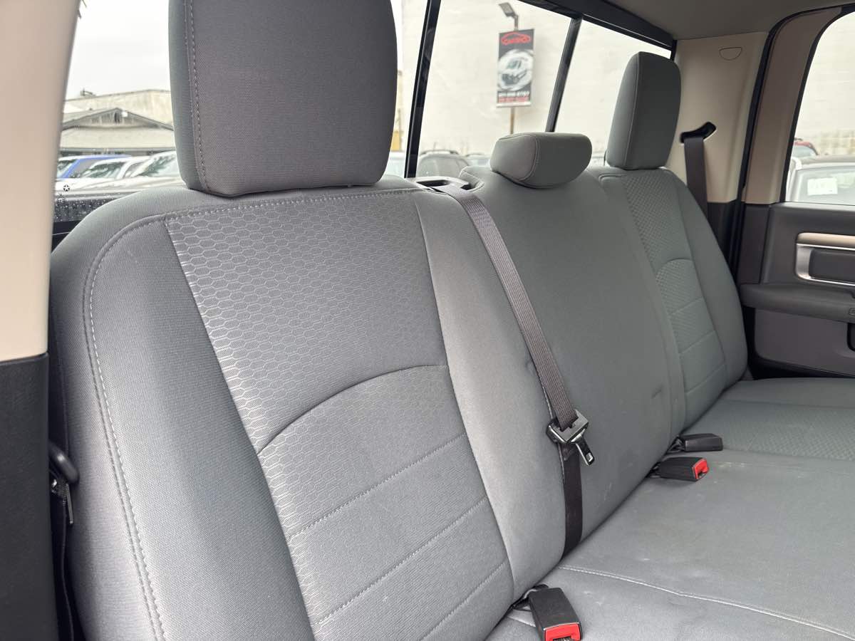 2017 Ram 1500 SLT photo 16