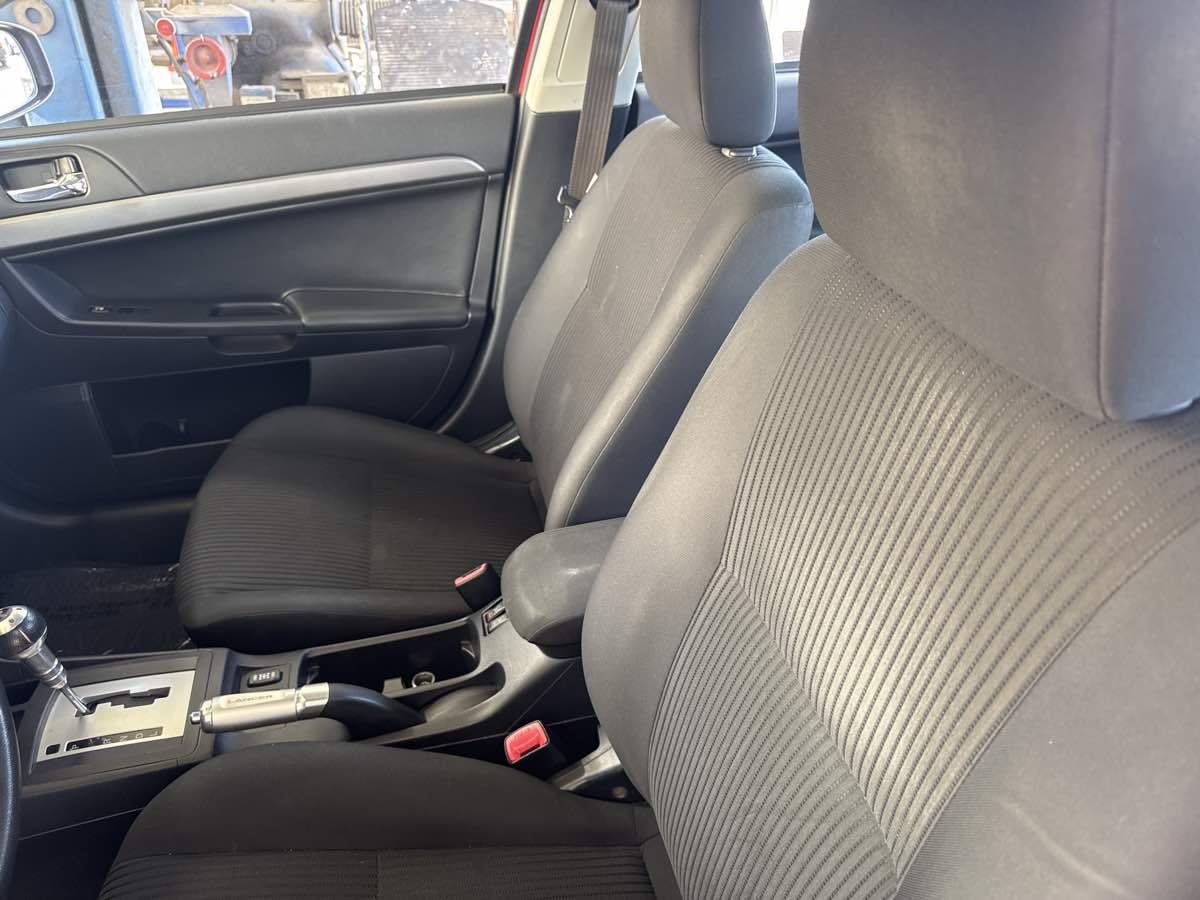 2015 Mitsubishi Lancer SE photo 9