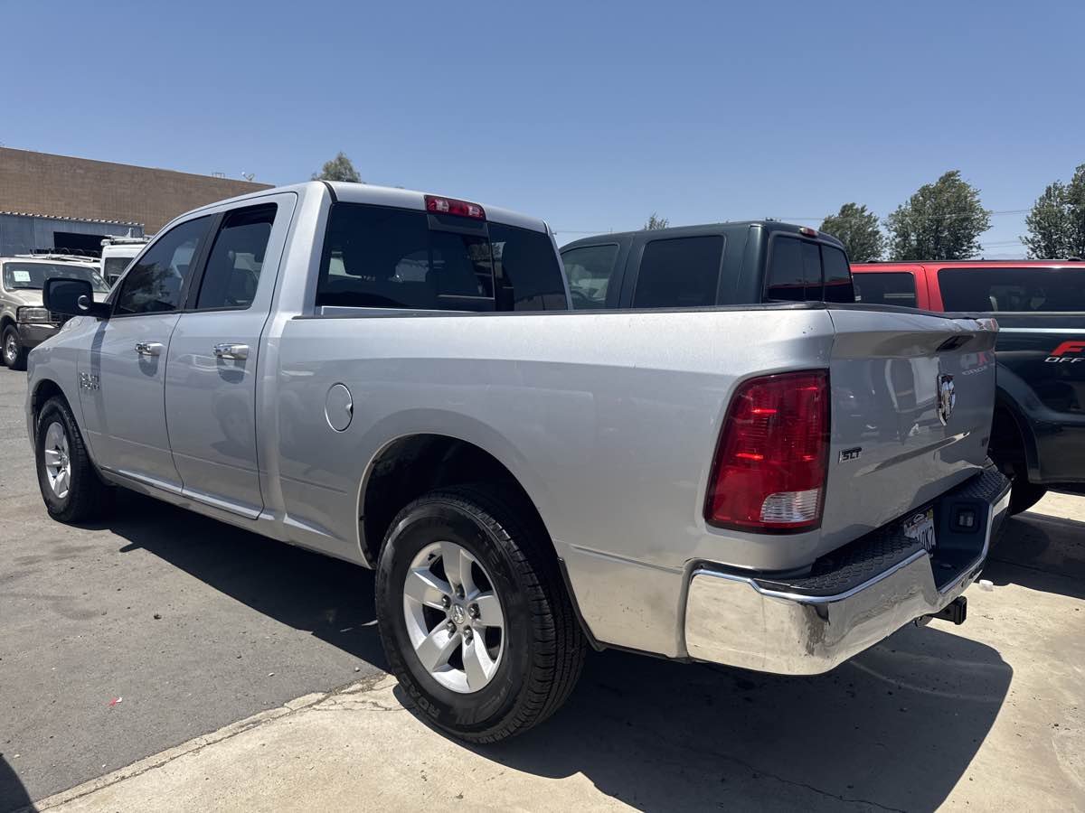 2017 Ram 1500 SLT photo 4