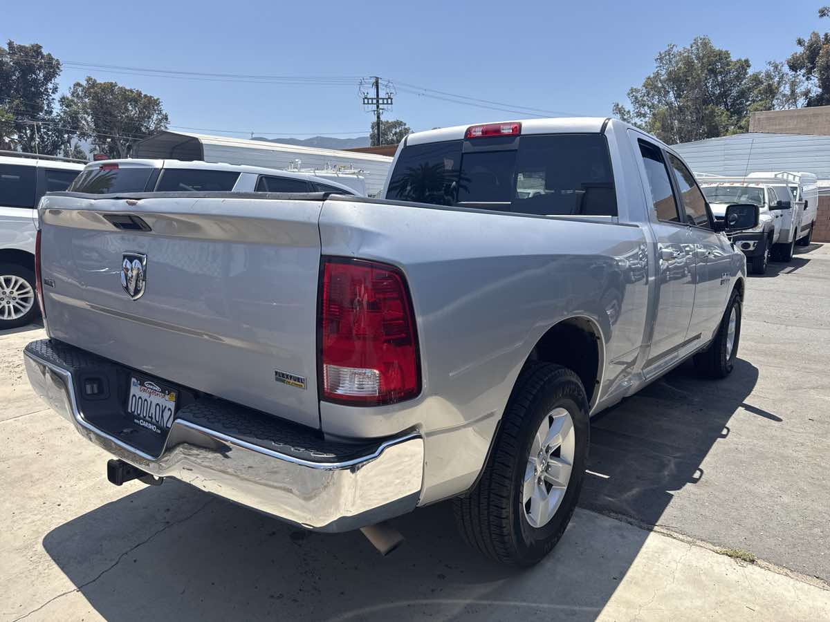 2017 Ram 1500 SLT photo 6