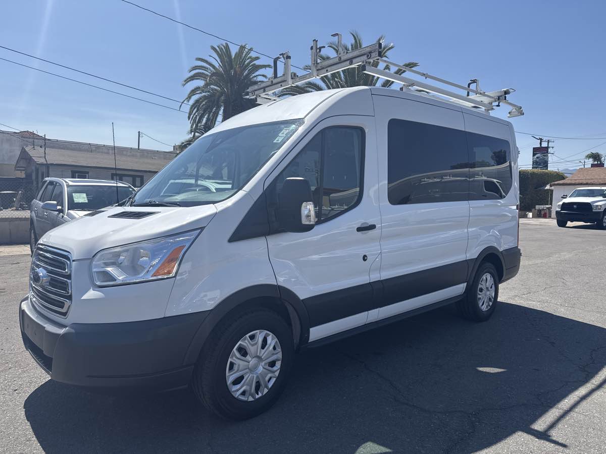 2017 Ford Transit XLT photo 3