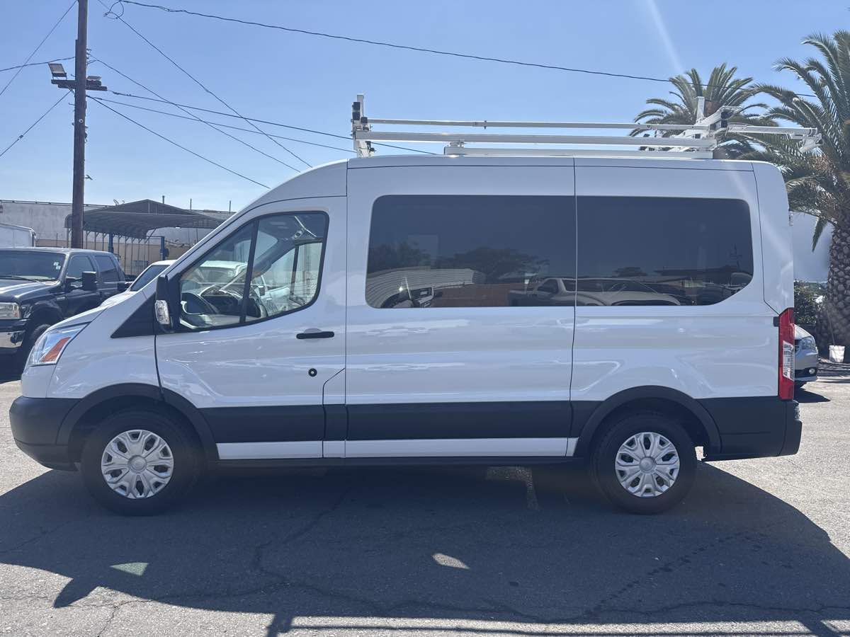 2017 Ford Transit XLT photo 4