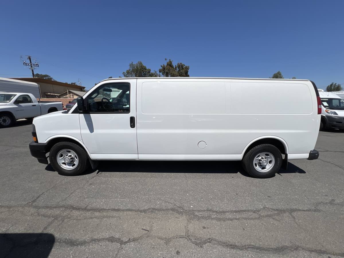 2018 Chevrolet Express Cargo Van 3500 photo 2