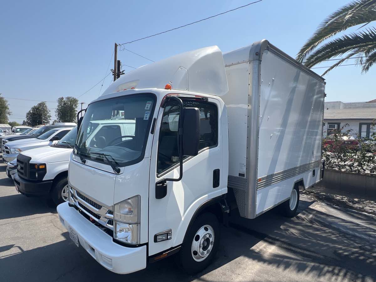 2020 Isuzu NPR photo 3