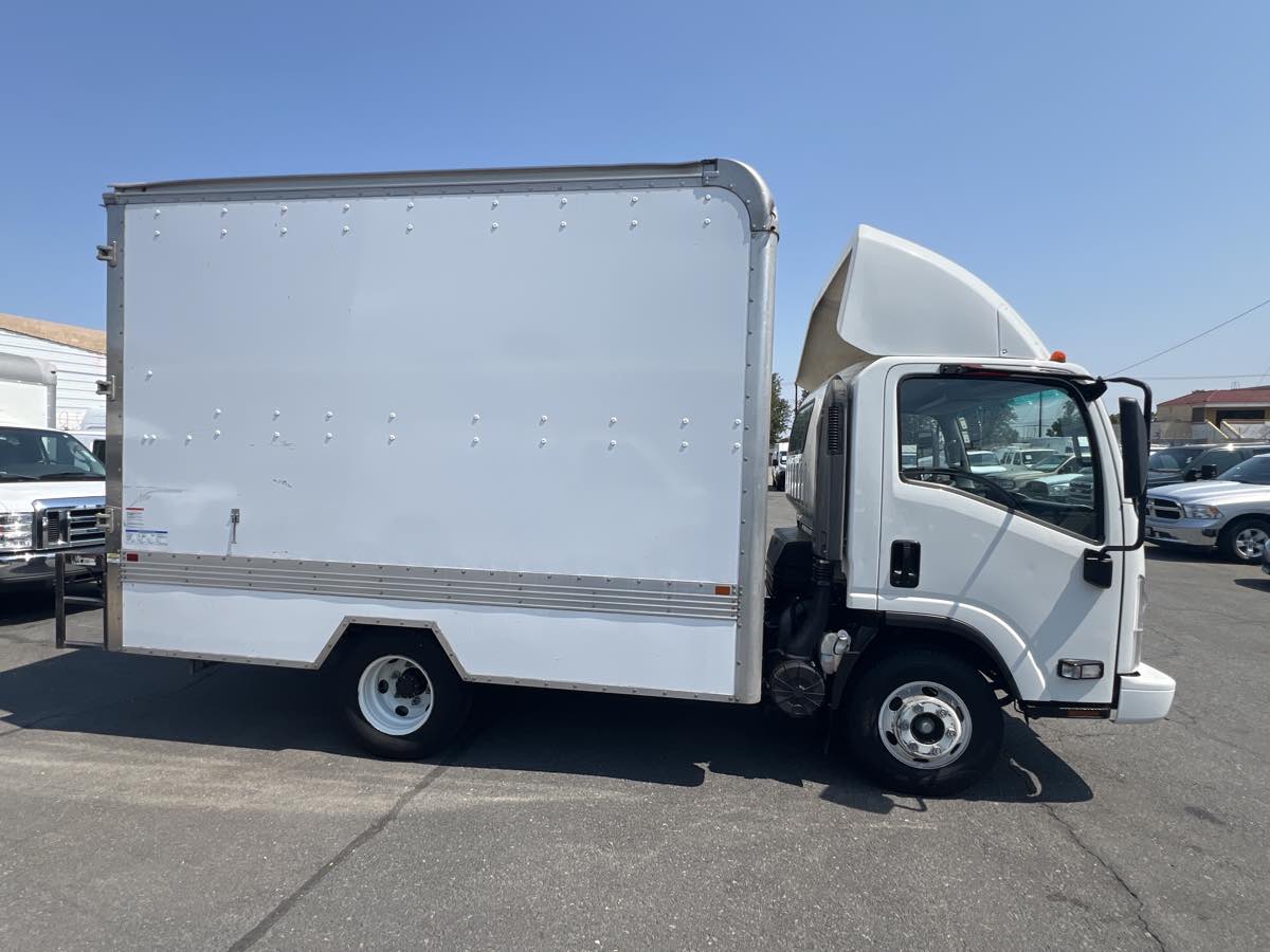 2020 Isuzu NPR photo 5