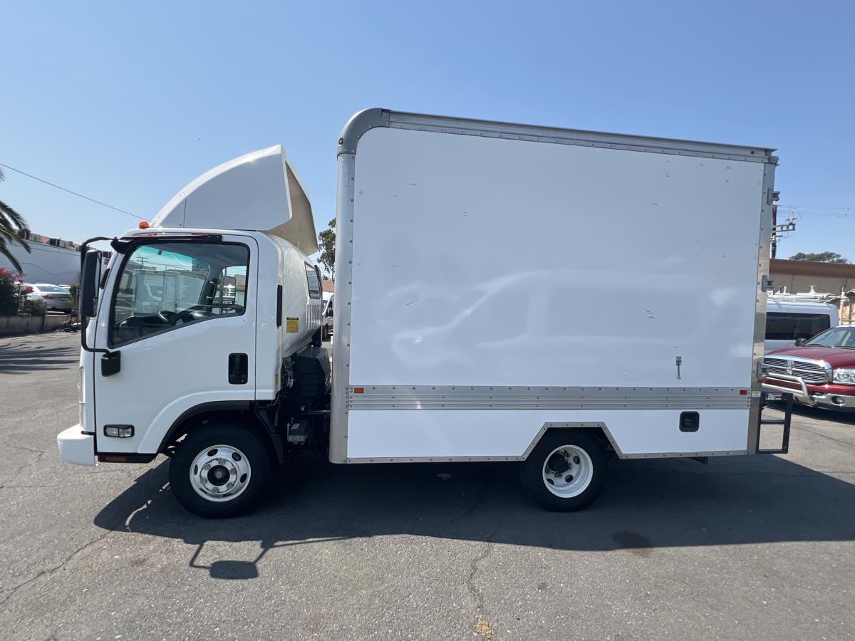 2020 Isuzu NPR photo 8