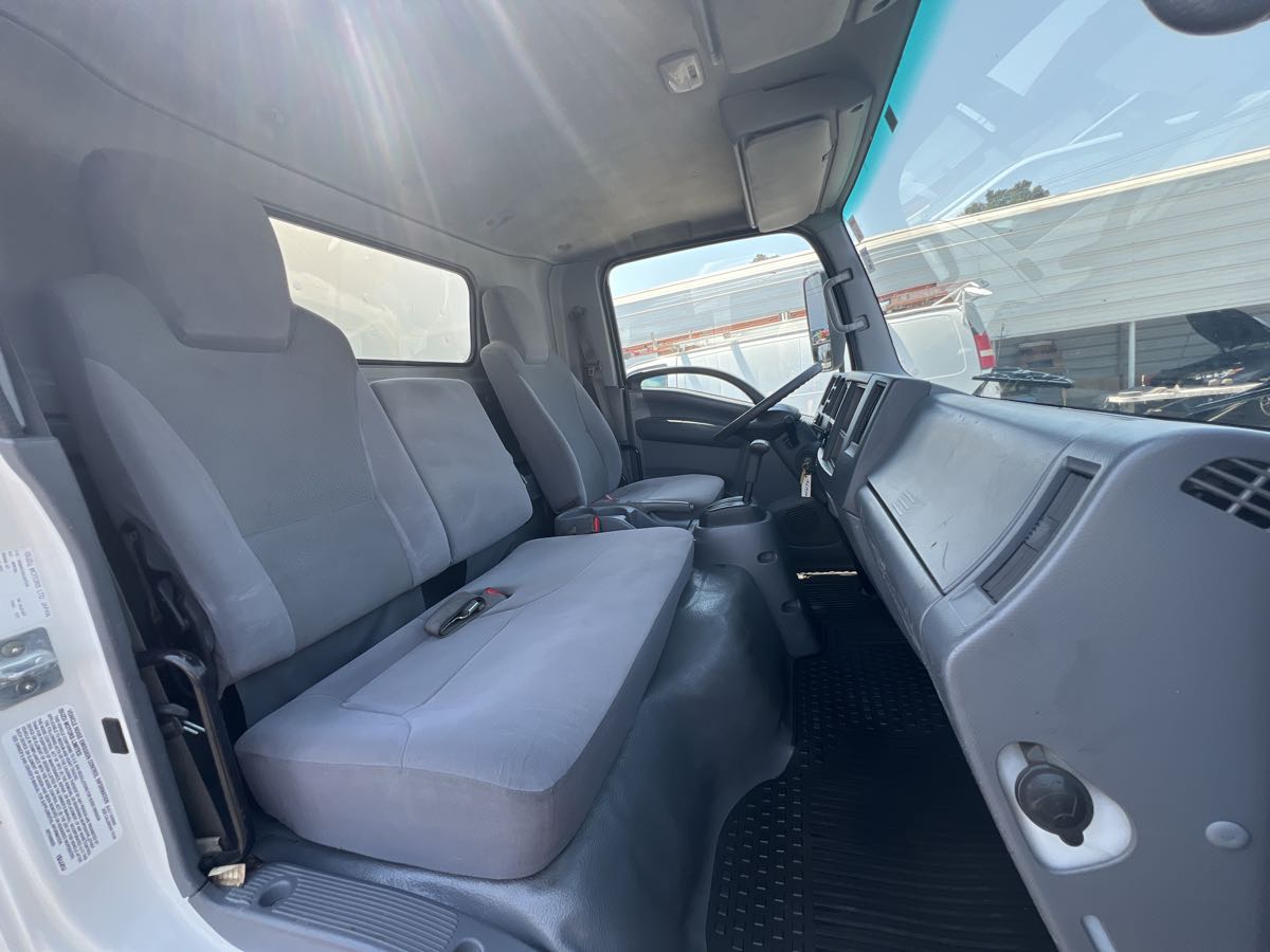 2020 Isuzu NPR photo 18