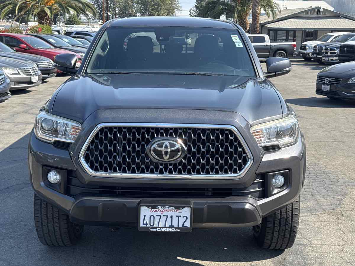 2019 Toyota Tacoma SR5 photo 2