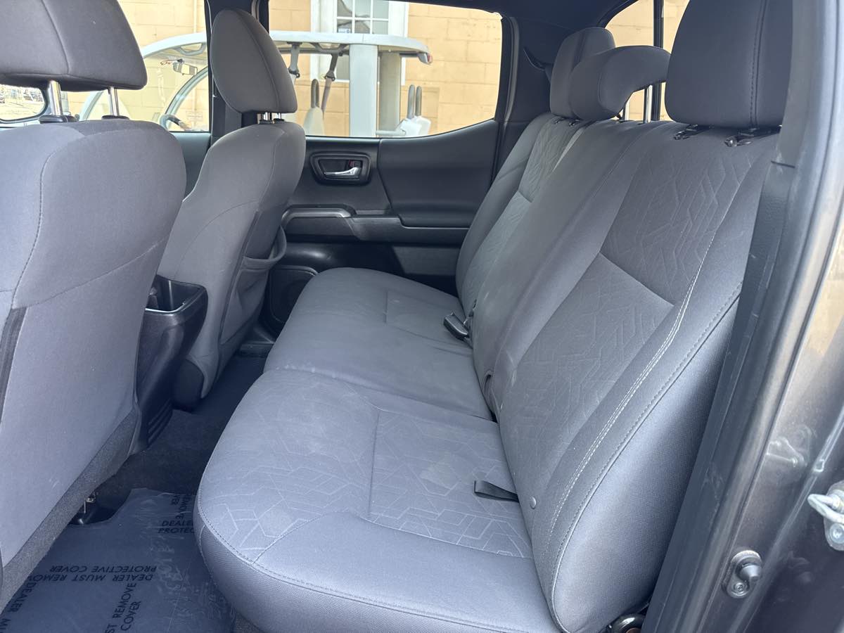 2019 Toyota Tacoma SR5 photo 11