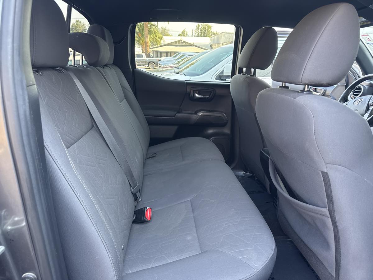 2019 Toyota Tacoma SR5 photo 12