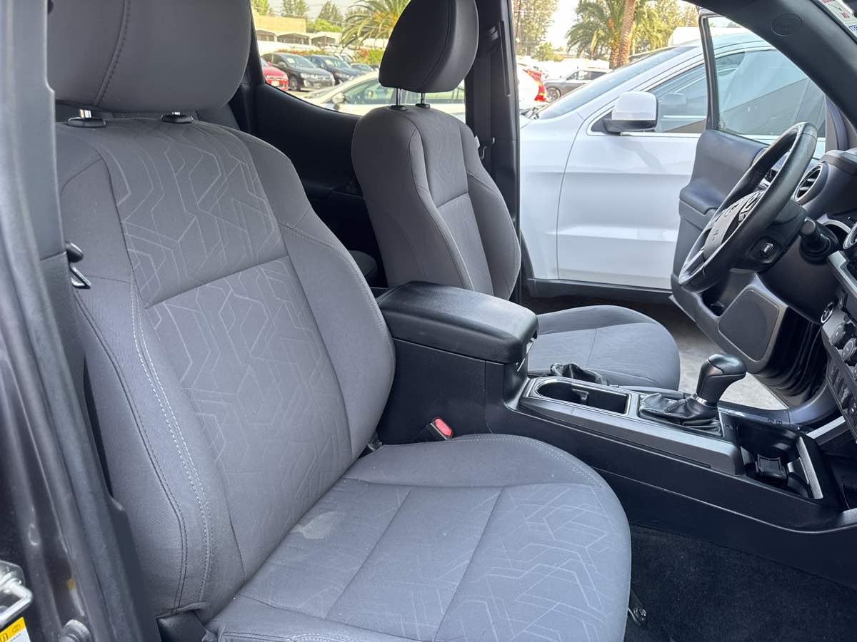 2019 Toyota Tacoma SR5 photo 14