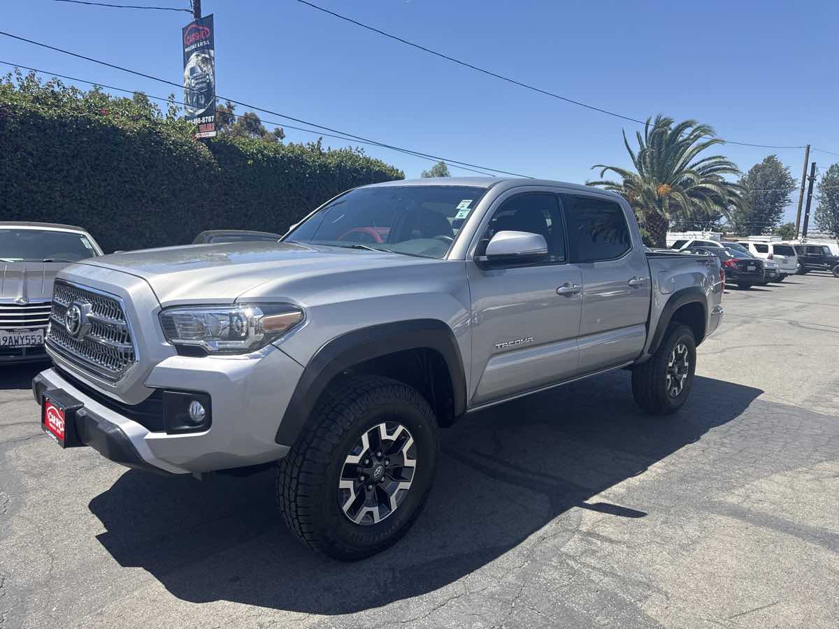 2016 Toyota Tacoma TRD photo 4