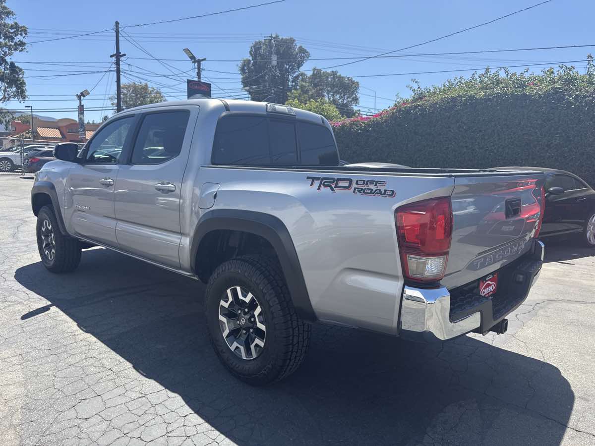 2016 Toyota Tacoma TRD photo 5