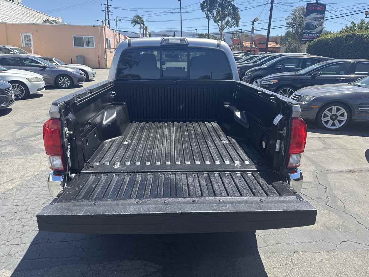 2016 Toyota Tacoma TRD photo 7