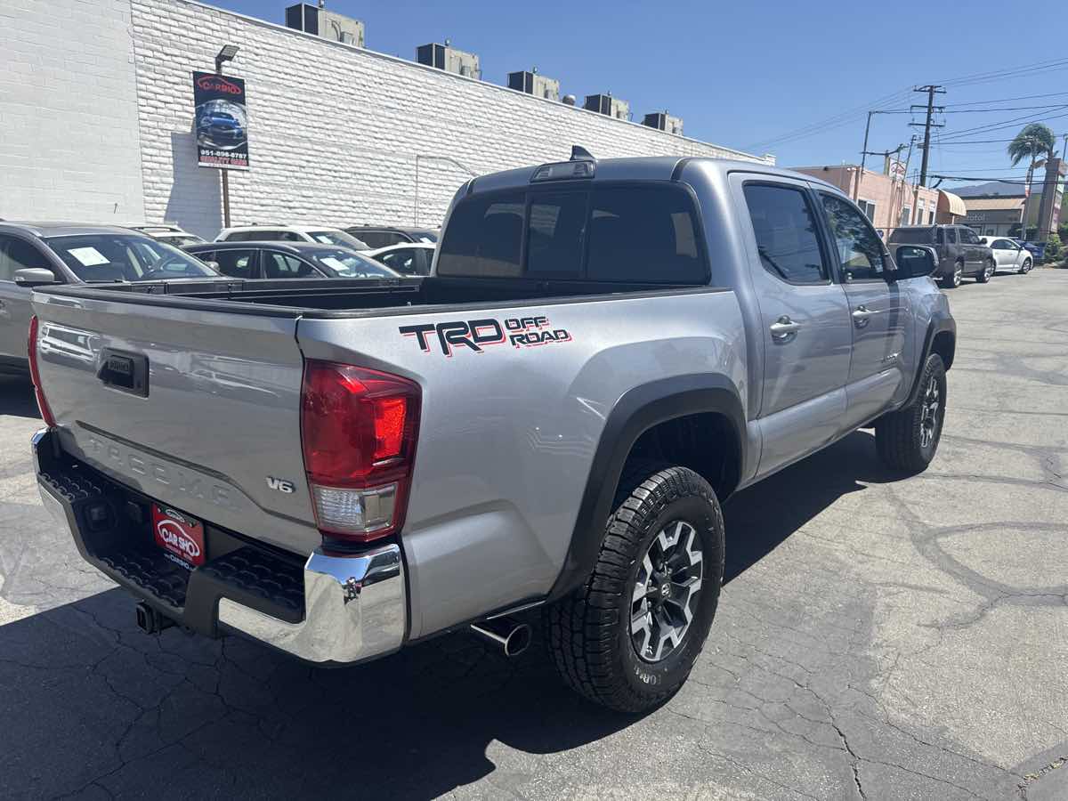 2016 Toyota Tacoma TRD photo 8