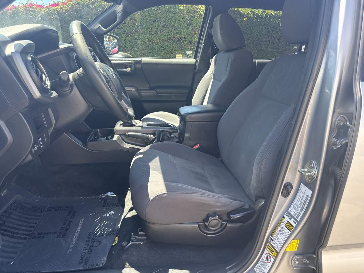 2016 Toyota Tacoma TRD photo 14