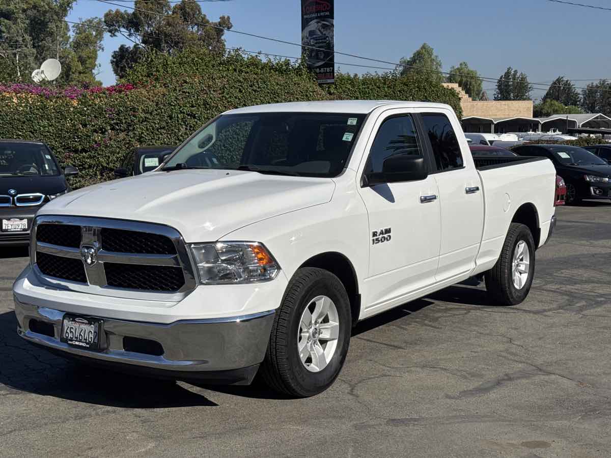 2017 Ram 1500 SLT photo 3