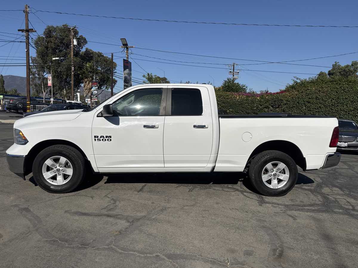 2017 Ram 1500 SLT photo 4