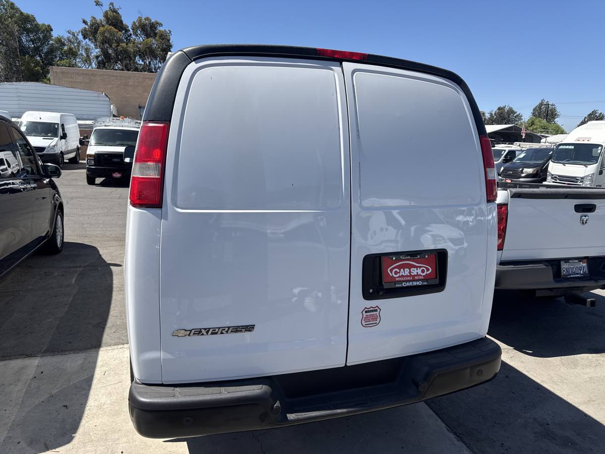 2017 Chevrolet Express Cargo Van photo 2