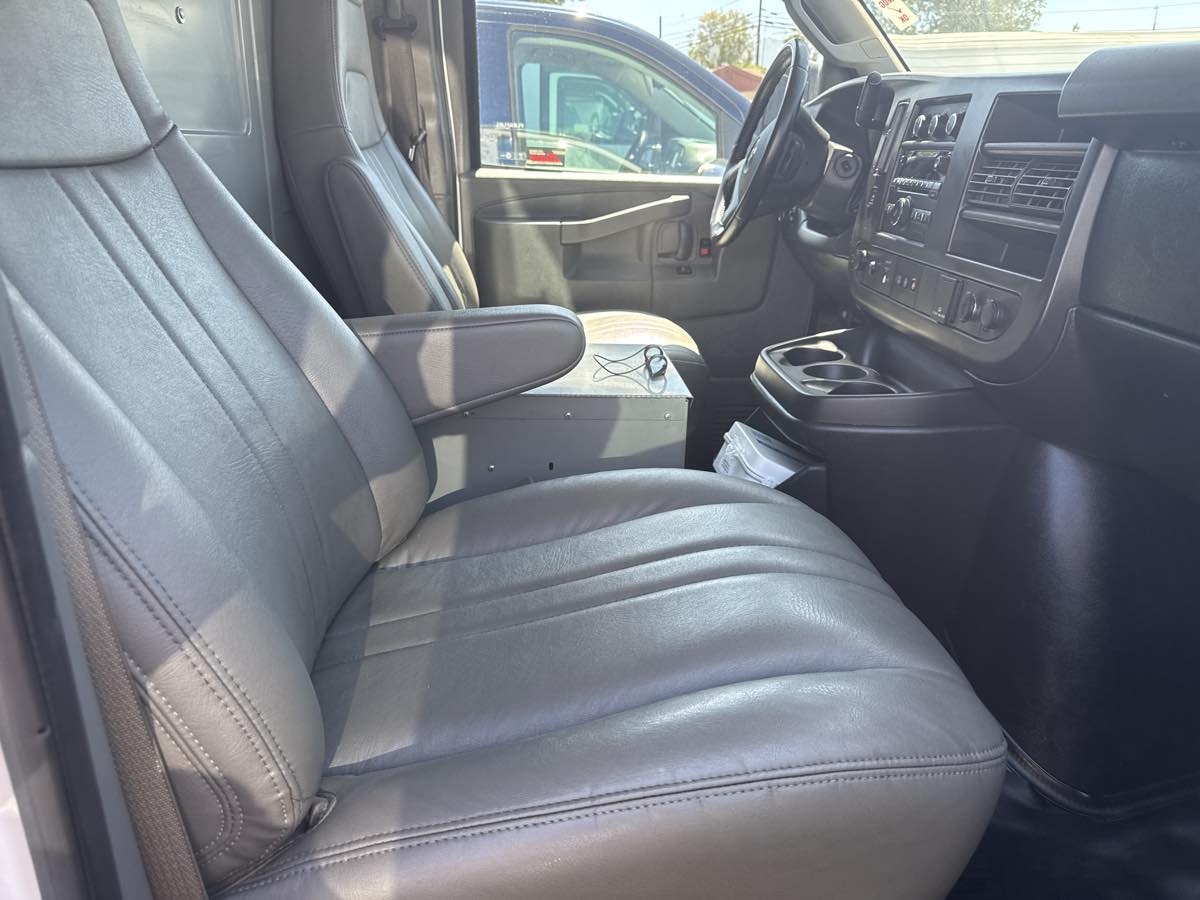 2017 Chevrolet Express Cargo Van photo 5