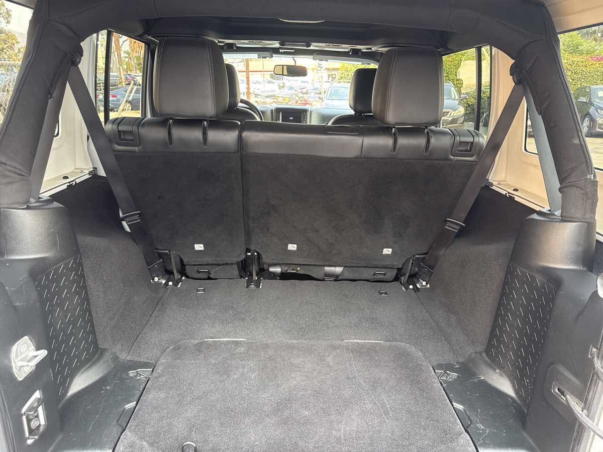 2018 Jeep Wrangler Unlimited Altitude photo 17