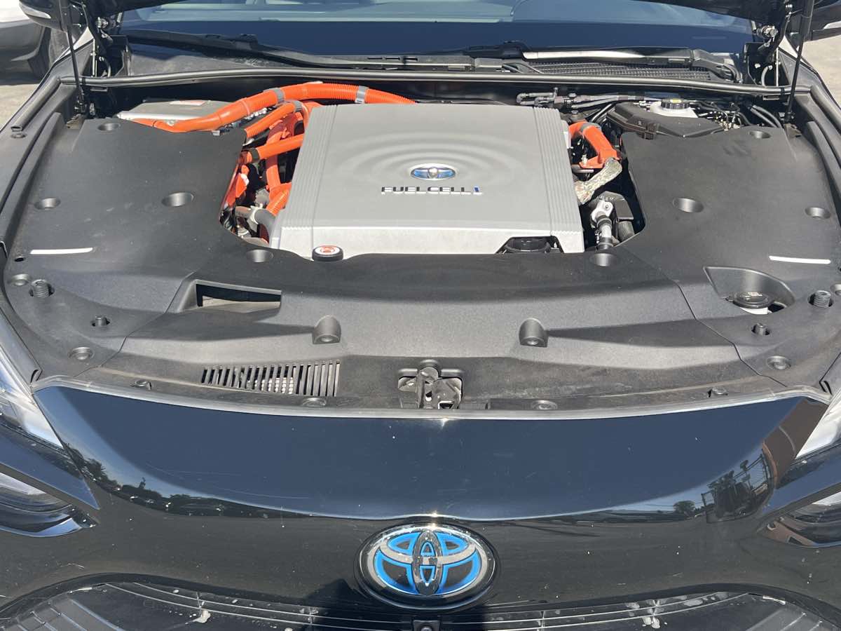 2021 Toyota Mirai XLE photo 16