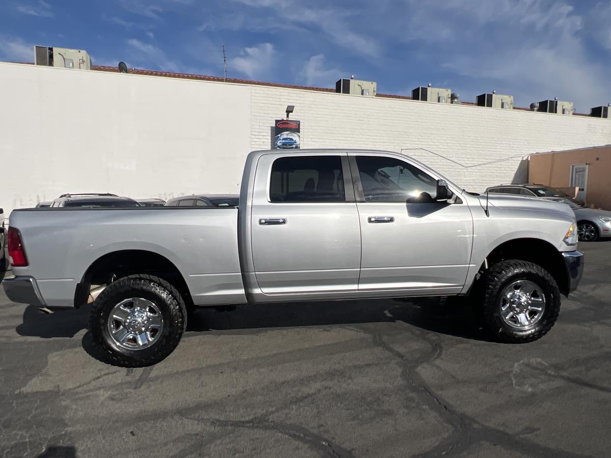 2017 Ram 2500 SLT photo 3