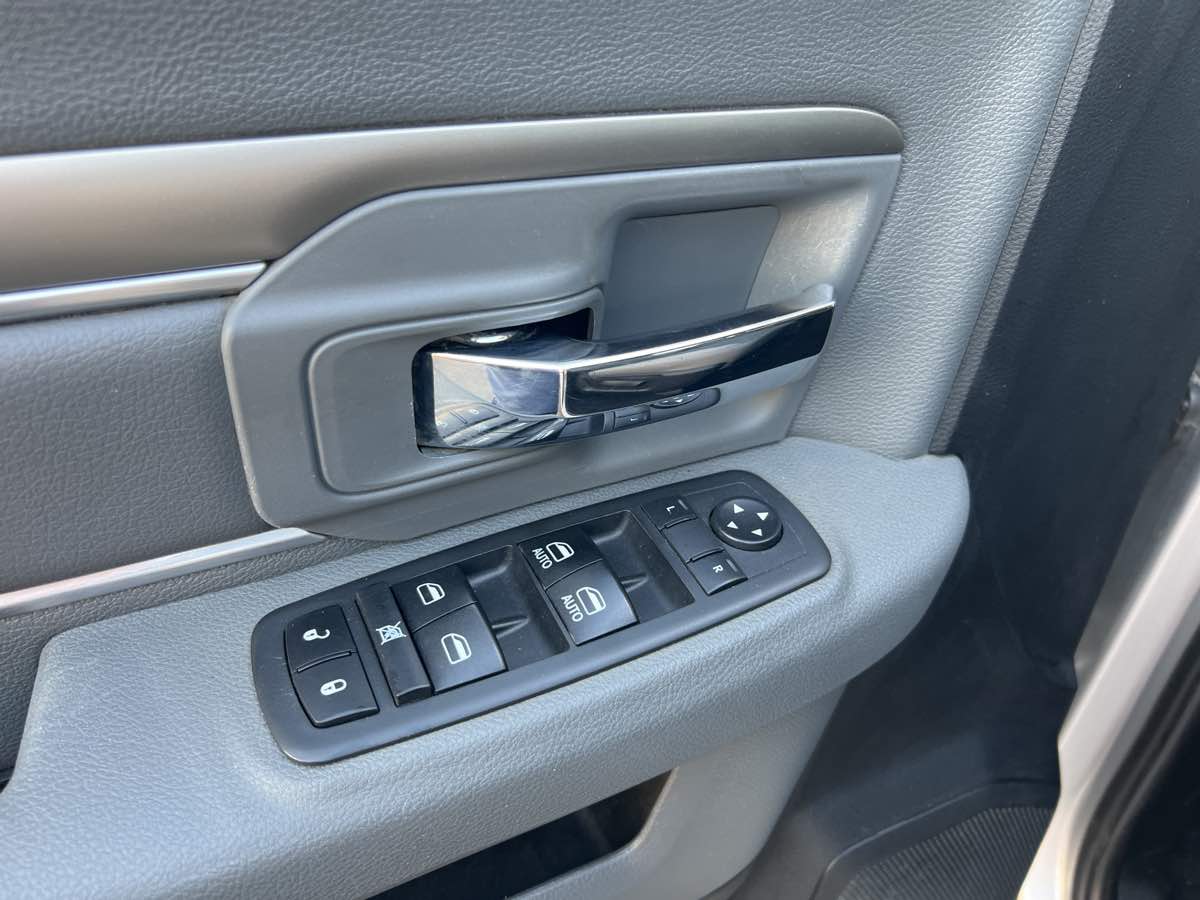 2017 Ram 2500 SLT photo 10