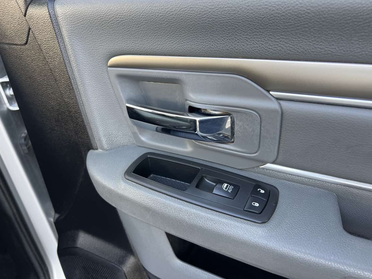 2017 Ram 2500 SLT photo 15