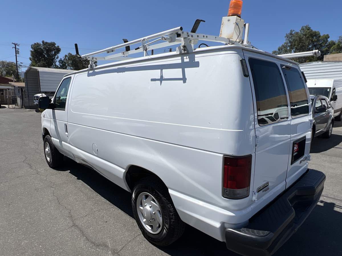 2013 Ford E-150 photo 2