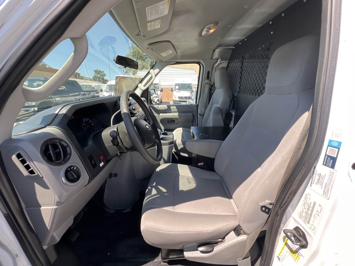 2013 Ford E-150 photo 8