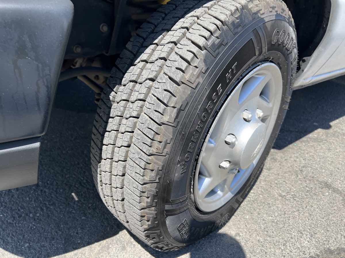 2013 Ford E-150 photo 11