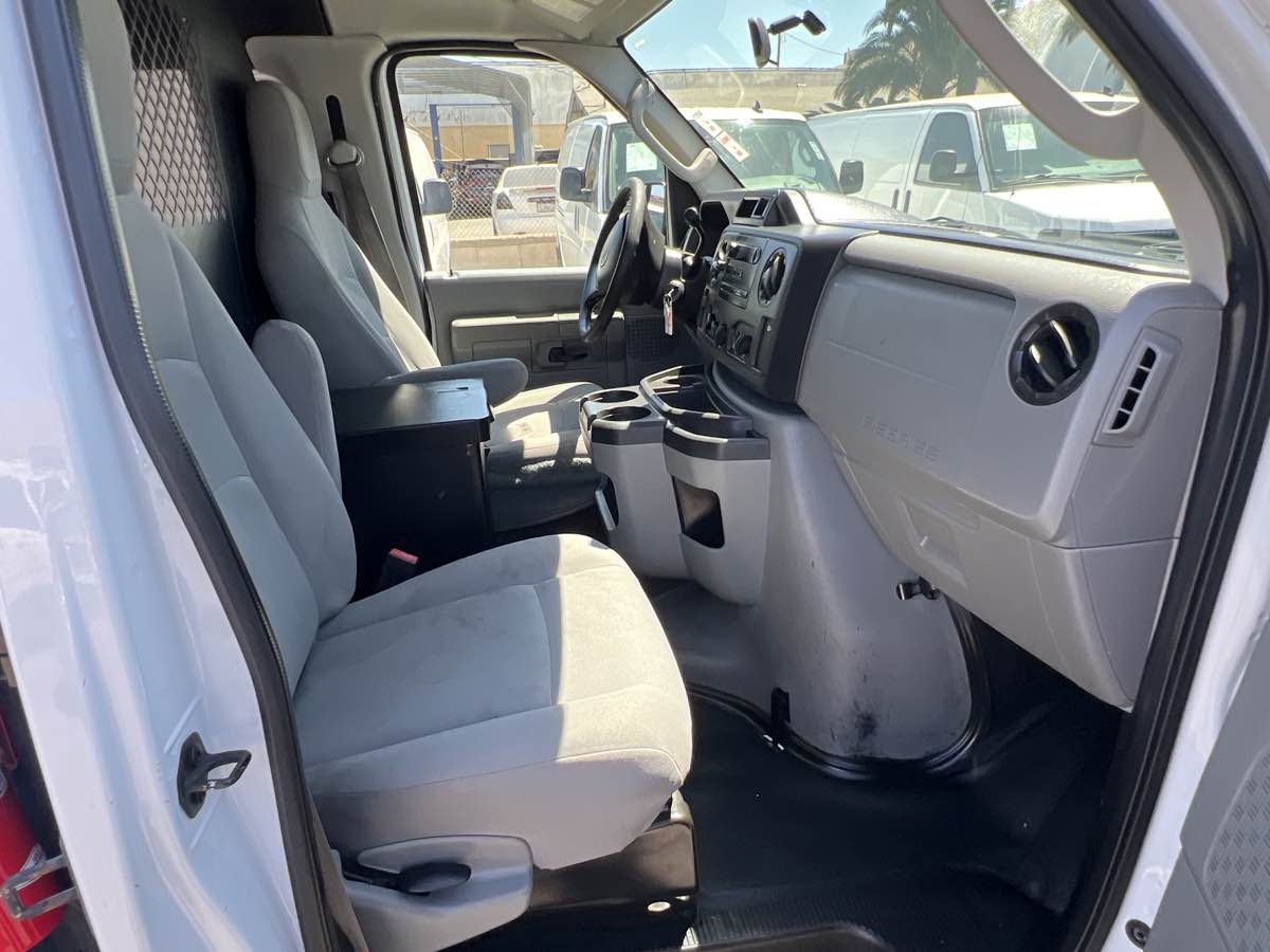 2013 Ford E-150 photo 13