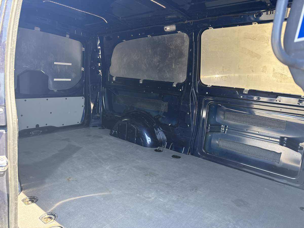 2020 Mercedes Benz Metris Cargo Van photo 5