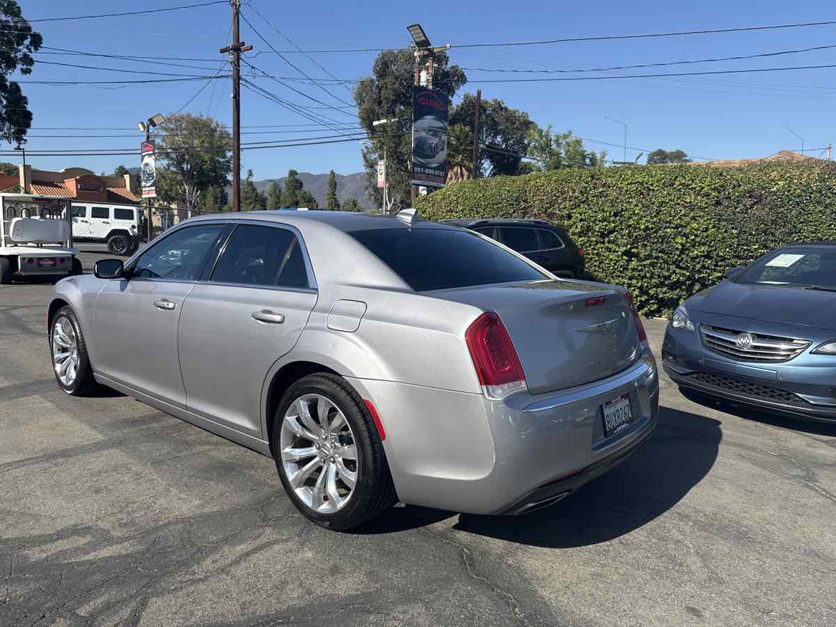 2016 Chrysler 300 Limited photo 5