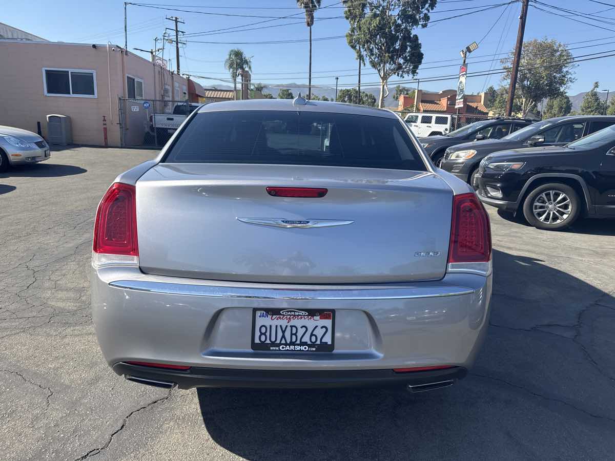 2016 Chrysler 300 Limited photo 6