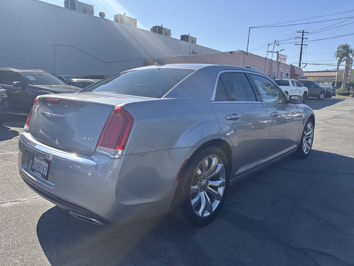 2016 Chrysler 300 Limited photo 7
