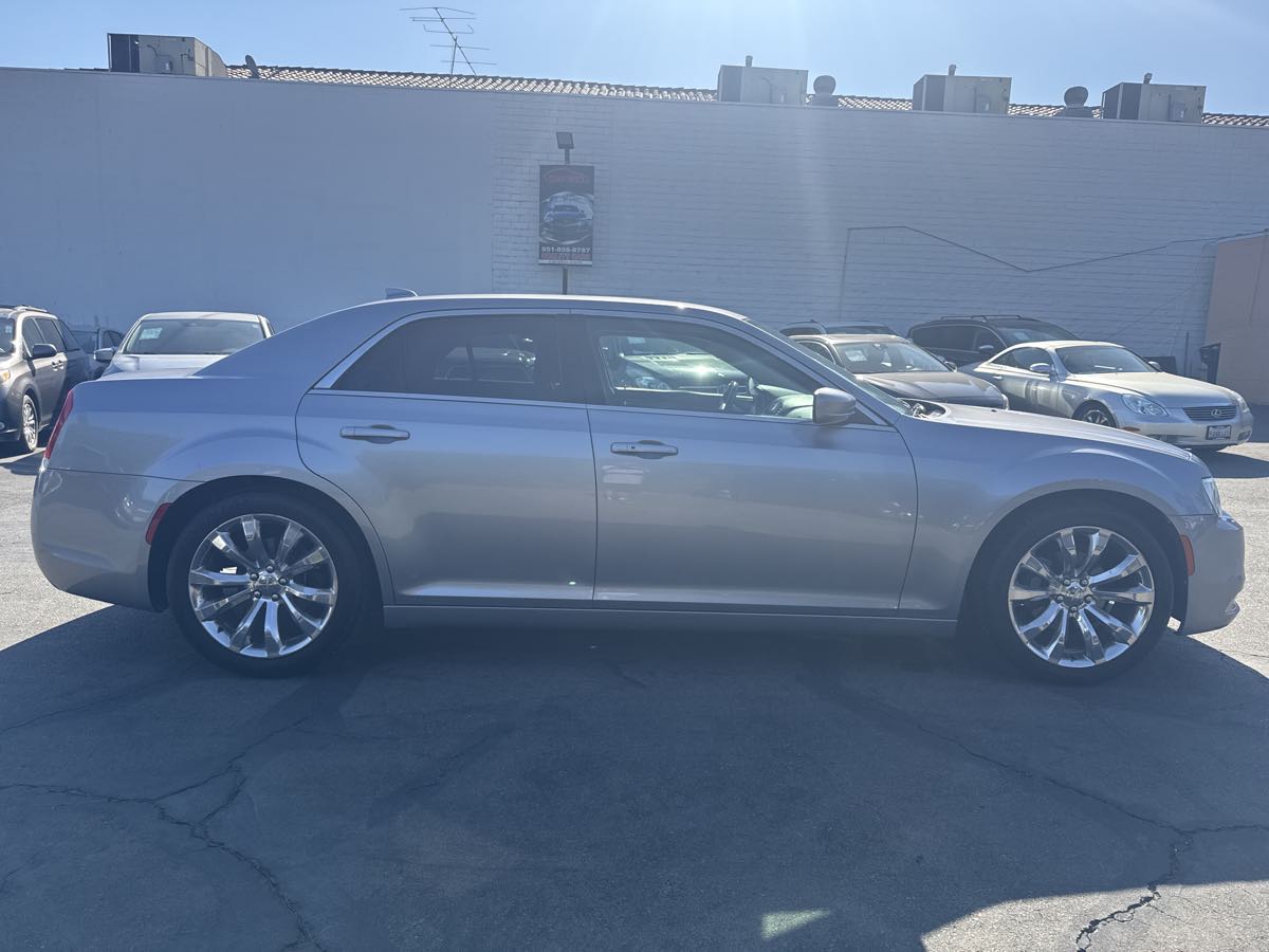 2016 Chrysler 300 Limited photo 8