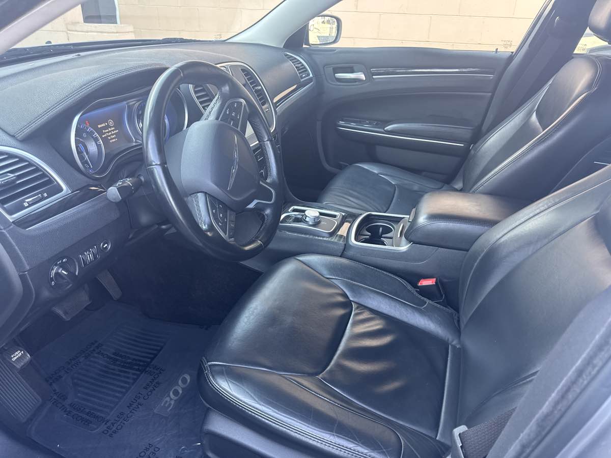 2016 Chrysler 300 Limited photo 9