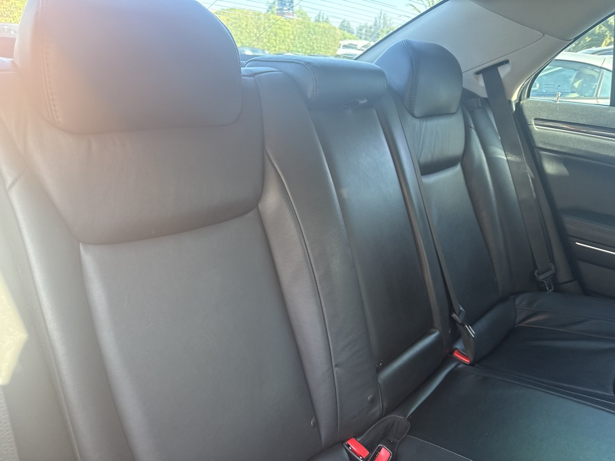 2016 Chrysler 300 Limited photo 11