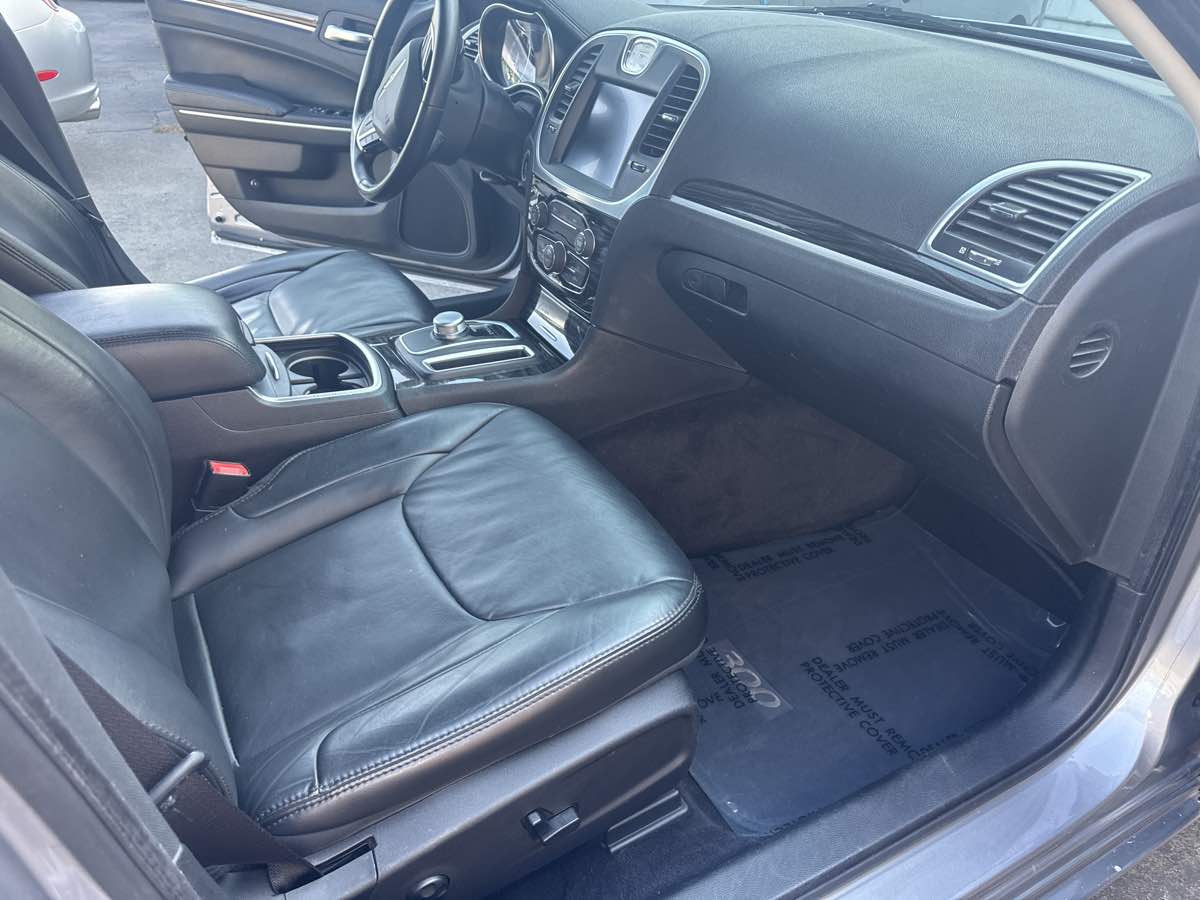 2016 Chrysler 300 Limited photo 13