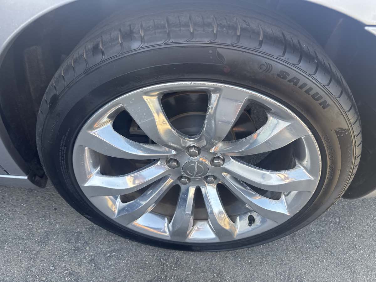 2016 Chrysler 300 Limited photo 16